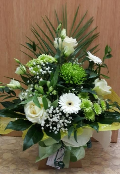 White & Cream Castle Box - A gorgeous Castle Box in oasis in whites creams and green of fresh cut flowers. Perfect for a sympathy or a thinking of you. 
