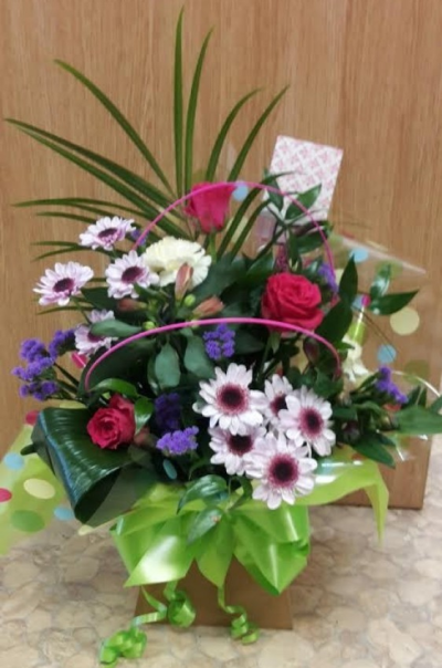 Daisy Chain - A beautiful Castle box of fresh cut flowers in blues reds and whites, in oasis. Perfect for any occasion. 
