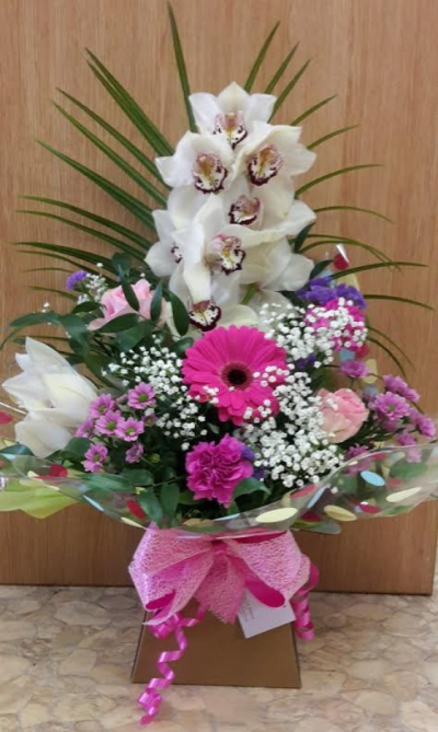 Castle Box Pinks & Green - A beautiful Castle Box arranged in oasis of pink shades and limes. Perfect for any occasion. 
