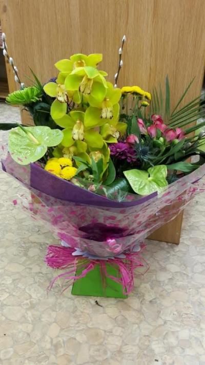 Modern Castle Box - A beautiful modern arrangement in pinks yellows and greens. Arranged in Castle Box so there is no need for a vase. 

Flower content may vary due to fresh stock and availability. 

Order online or call us on T: 01948 661111 for more information on our products.
