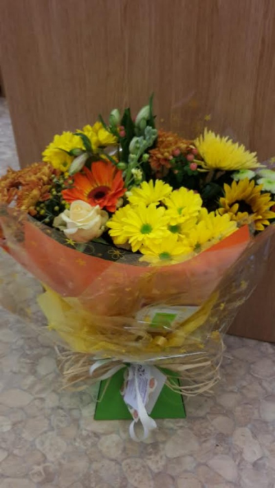 Seasonal Hand-tied Bouquet - A stunning seasonal mix of flowers arranged in water perfect for any occasion. 

 

Please add in the special instructions what colours you would prefer. 

Flowers may vary due to availability.

Please call the florist for more information on flowers content on T: 01948 661111