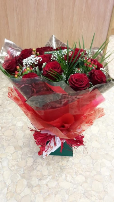 12 Red Roses in a Castle Box - Order this beautiful castle box of 12 red roses with gypsophila and foliage arranged already in water so need for a vase! 

Call us on T:01948 661111 for more information on our rose arrangements or order online and we will hand deliver to your chosen recipient.