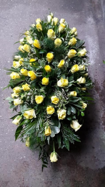 Yellow Rose Coffin Spray - This coffin spray  is filled with yellow roses and filler and greenary. Please call us on T:01948 661111 for more information on this funeral product. 

3FT Sprays start from £200.00

4FT Sprays start from £300.00

5FT Sprays start from £550.00.

Please choose the amount for the size you wish the product to be.